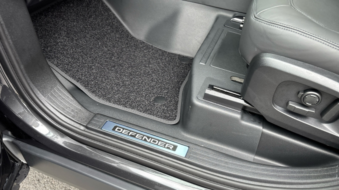 Land Rover Defender 3.0 D250 X-Dynamic HSE 110 5dr Auto Diesel Estate - Image 31